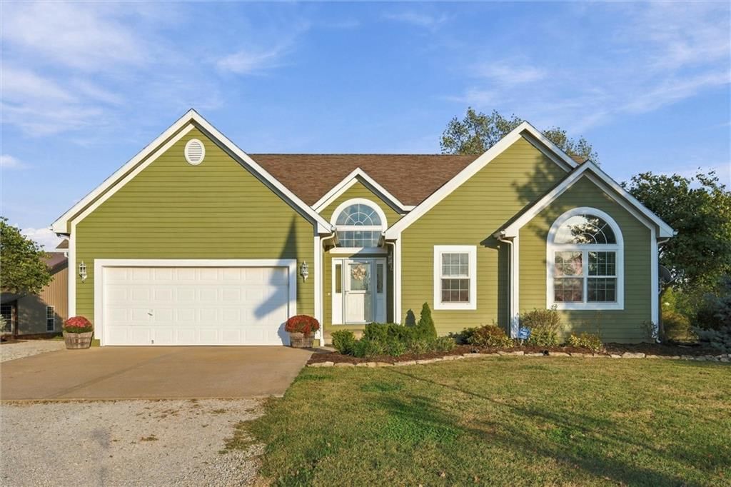 27423 New Lancaster Road, Louisburg, KS