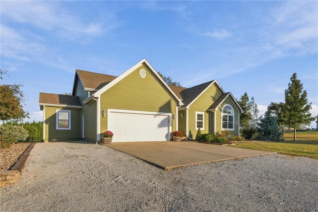 27423 New Lancaster Road, Louisburg, KS: listing photo 2
