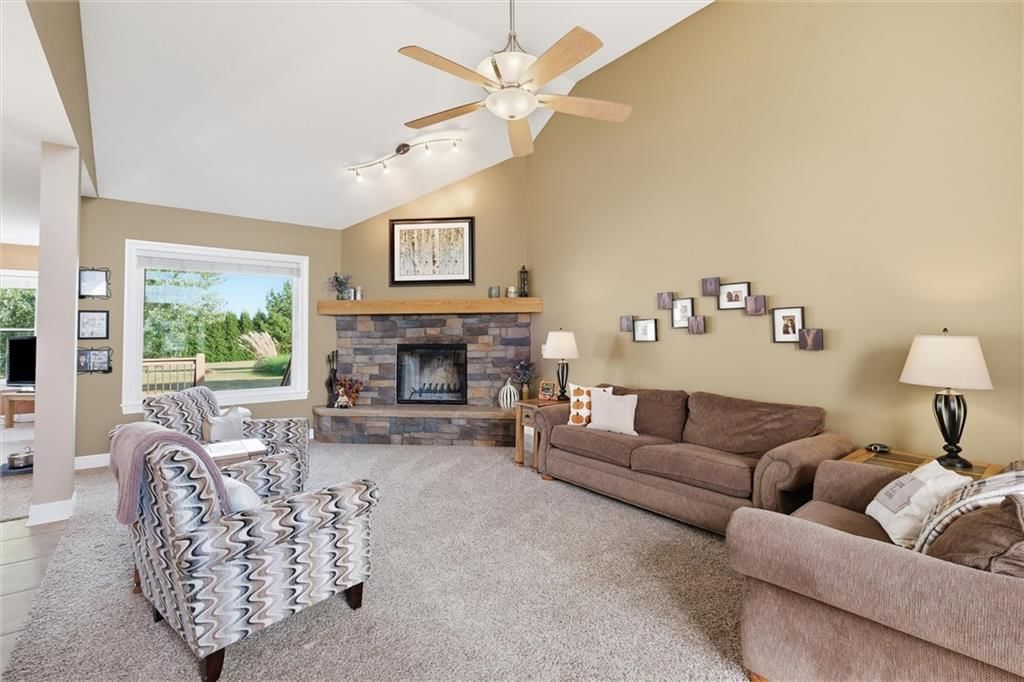 Photo 4 of 35 - 27423 New Lancaster Road, Louisburg, KS 66053
