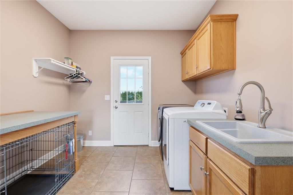 Photo 11 of 35 - 27423 New Lancaster Road, Louisburg, KS 66053