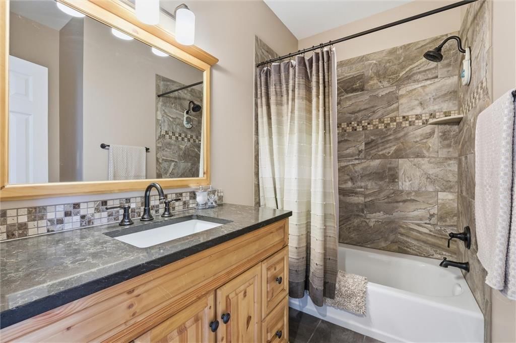 Photo 17 of 35 - 27423 New Lancaster Road, Louisburg, KS 66053