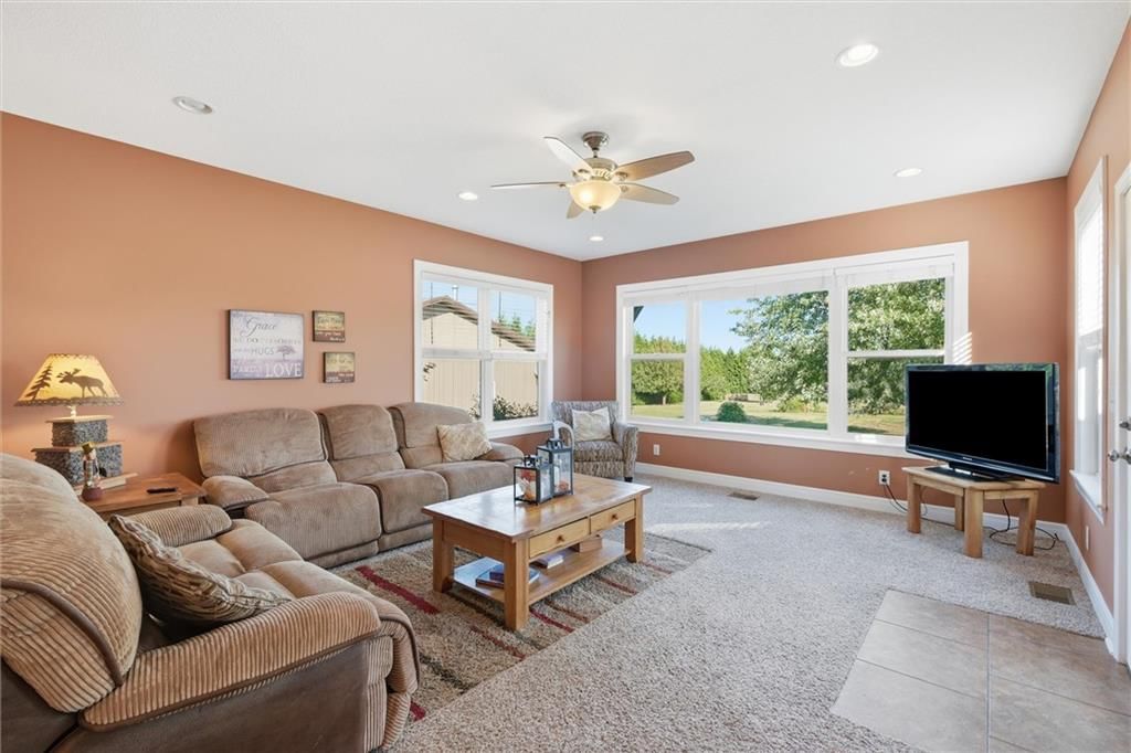 Photo 19 of 35 - 27423 New Lancaster Road, Louisburg, KS 66053