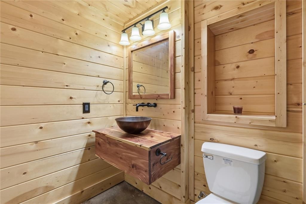 Photo 21 of 35 - 27423 New Lancaster Road, Louisburg, KS 66053