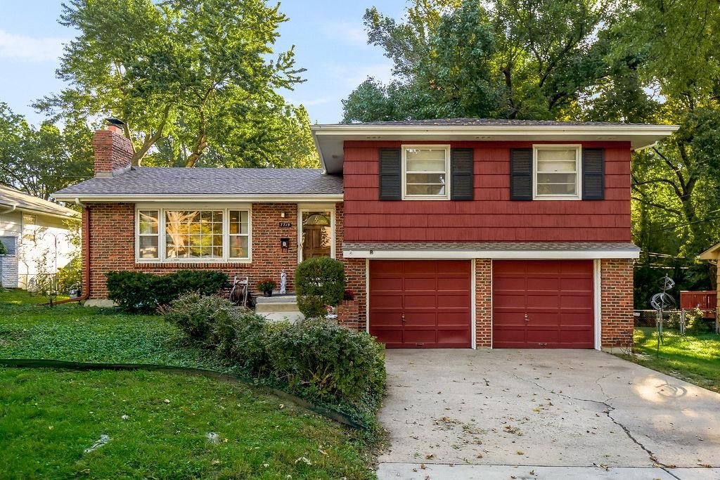 7719 Howe Drive, Prairie Village, KS