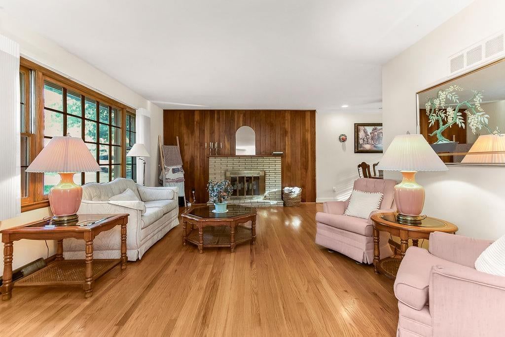 7719 Howe Drive, Prairie Village, KS: listing photo 3