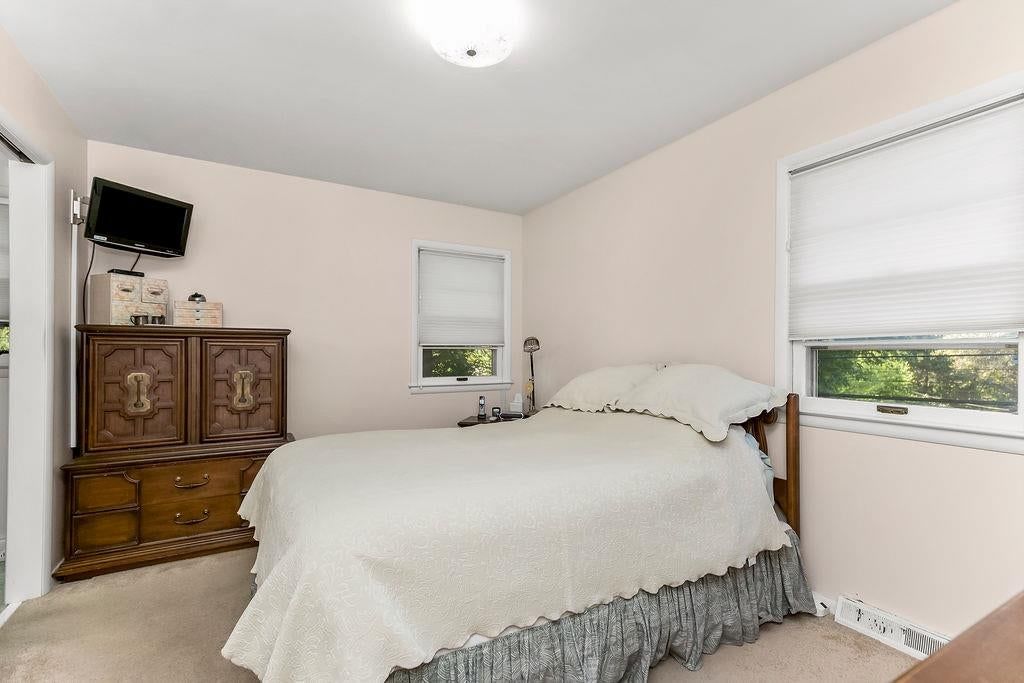 Photo 10 of 19 - 7719 Howe Drive, Prairie Village, KS 66062