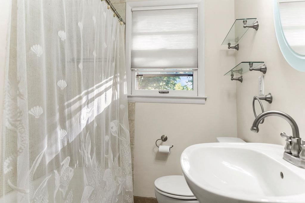Photo 13 of 19 - 7719 Howe Drive, Prairie Village, KS 66062