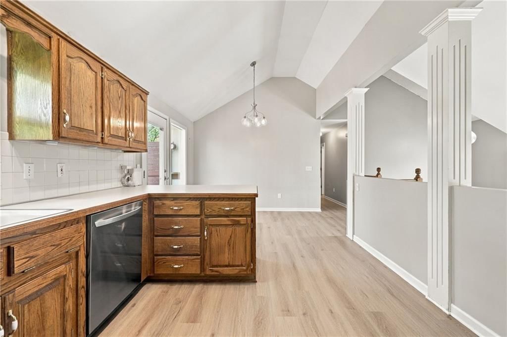 Photo 17 of 33 - 9504 NW 87th Terrace, Kansas City, MO 64153