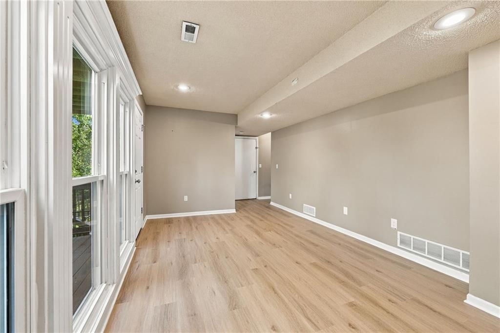 Photo 30 of 33 - 9504 NW 87th Terrace, Kansas City, MO 64153