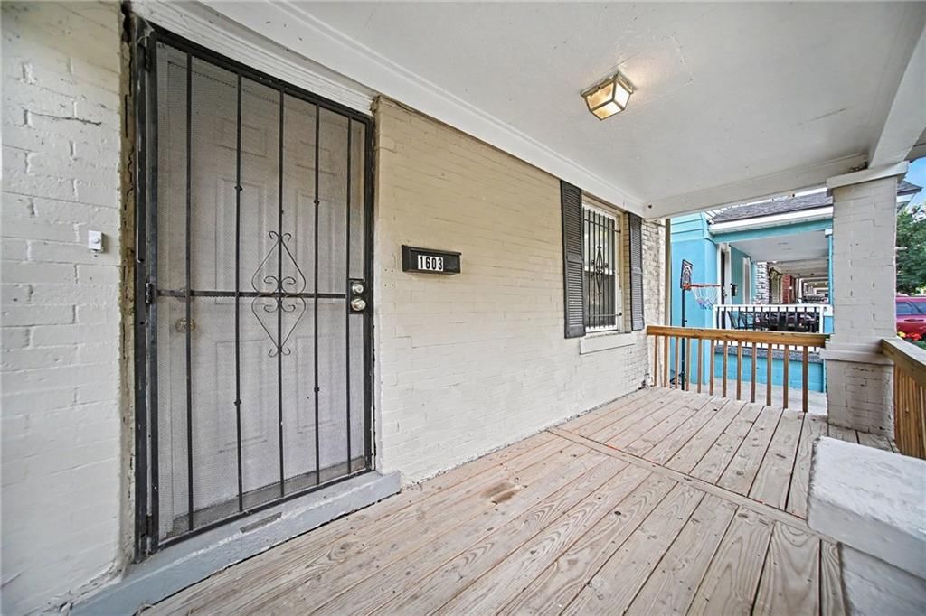 Photo 4 of 16 - 1603 Elmwood Street, Kansas City, MO 64127