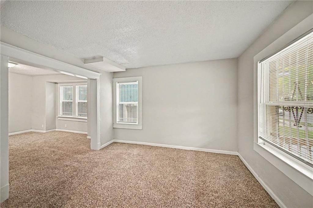 Photo 6 of 16 - 1603 Elmwood Street, Kansas City, MO 64127