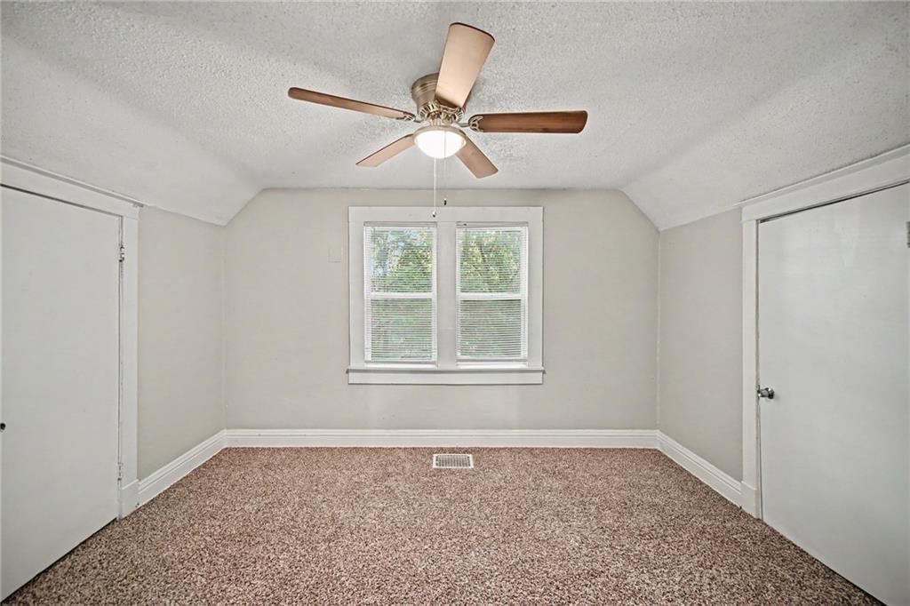 Photo 10 of 16 - 1603 Elmwood Street, Kansas City, MO 64127