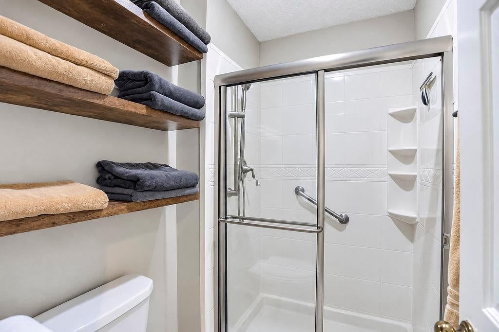 Tiled shower at 18401 W 114th Terrace, Olathe, KS 66061