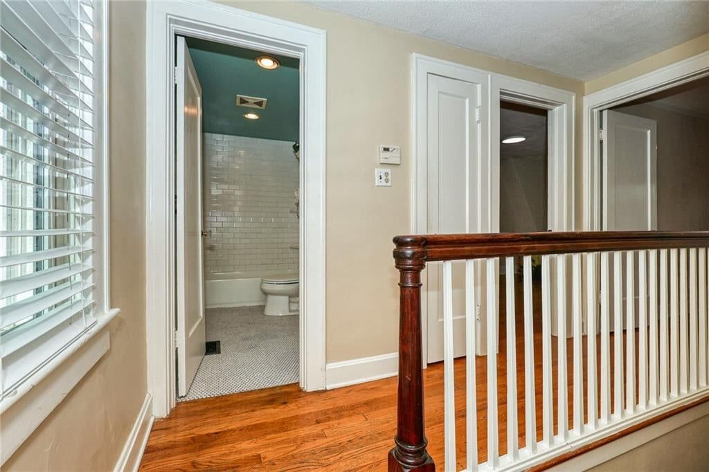 Photo 15 of 28 - 4900 Westwood Road, Kansas City, MO 64112