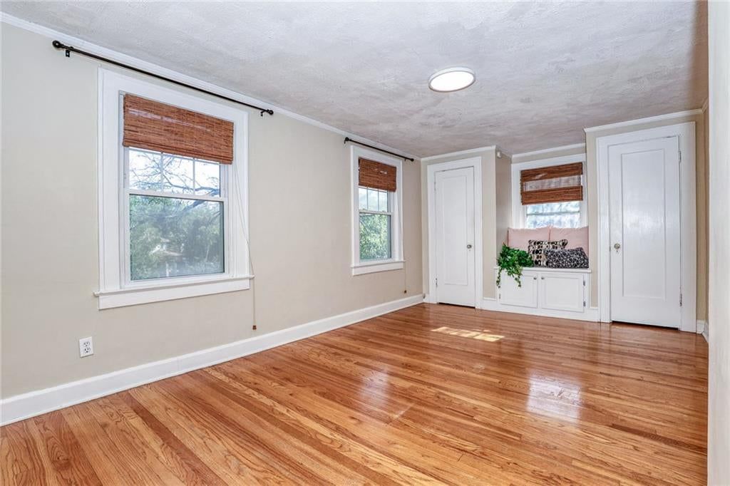 Photo 17 of 28 - 4900 Westwood Road, Kansas City, MO 64112
