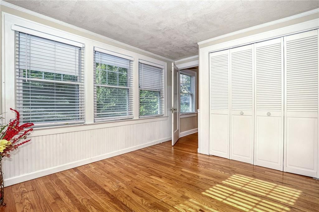 Photo 21 of 28 - 4900 Westwood Road, Kansas City, MO 64112