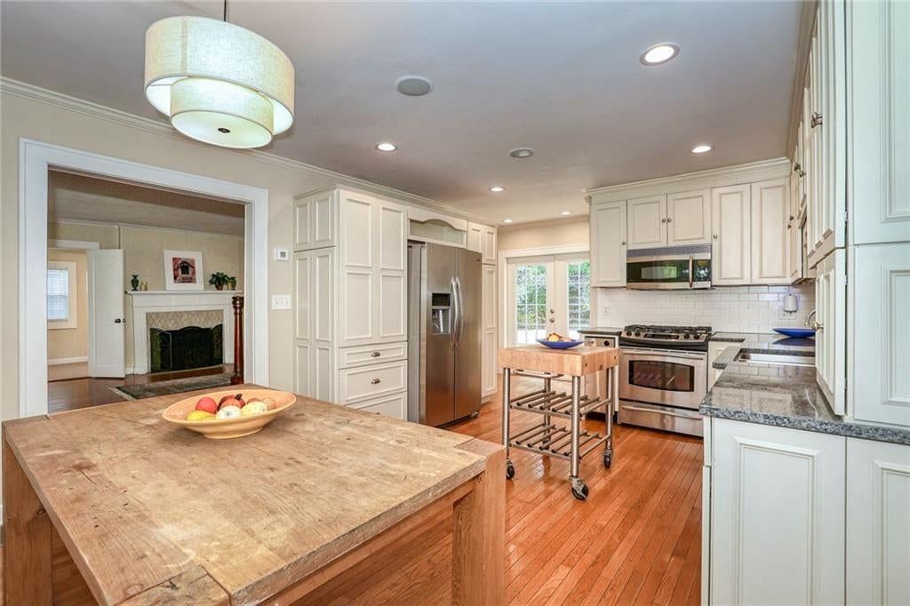 Photo 8 of 28 - 4900 Westwood Road, Kansas City, MO 64112