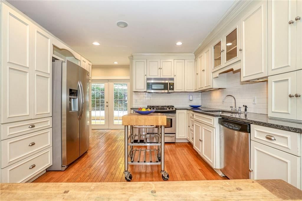 Photo 9 of 28 - 4900 Westwood Road, Kansas City, MO 64112