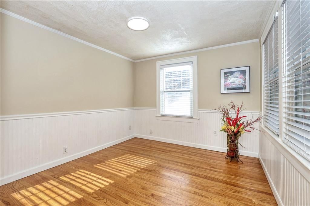 Photo 20 of 28 - 4900 Westwood Road, Kansas City, MO 64112