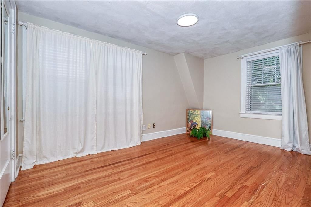 Photo 23 of 28 - 4900 Westwood Road, Kansas City, MO 64112