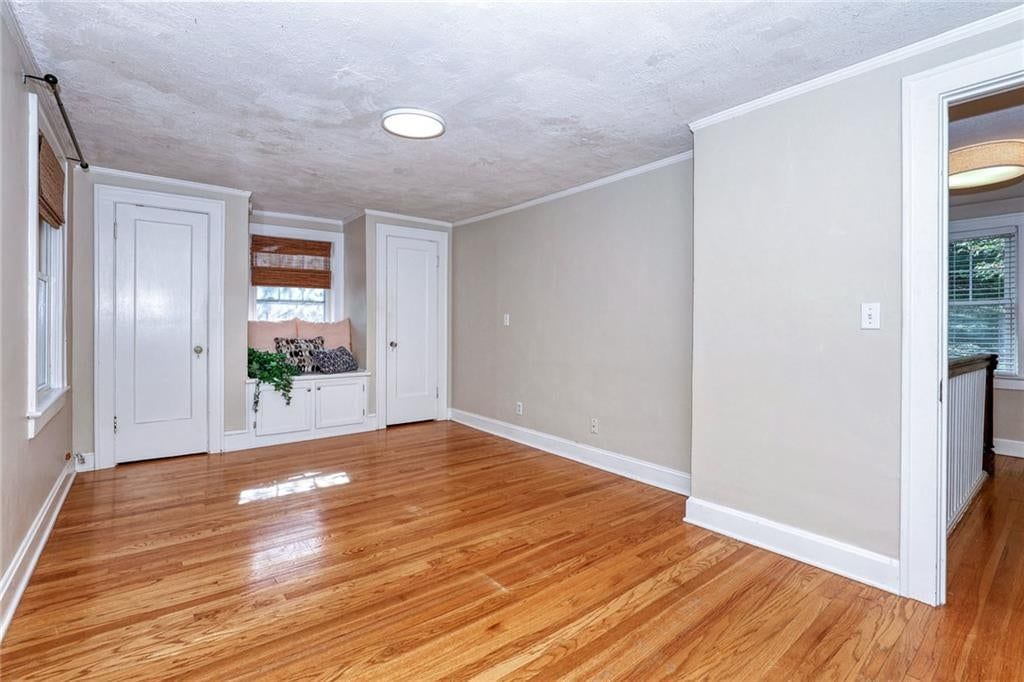 Photo 16 of 28 - 4900 Westwood Road, Kansas City, MO 64112