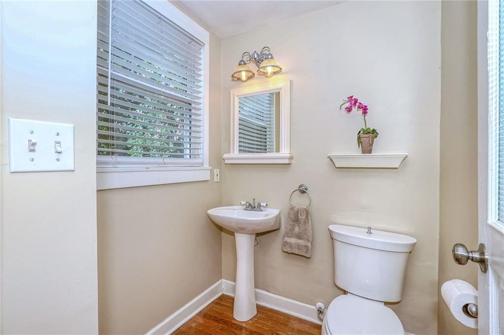 Photo 12 of 28 - 4900 Westwood Road, Kansas City, MO 64112