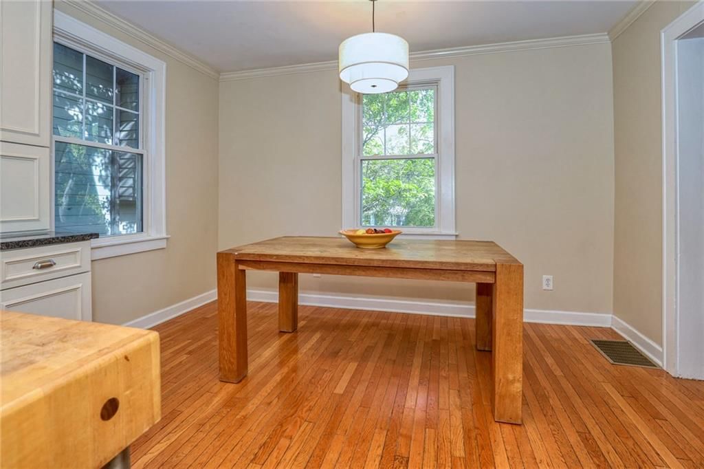 Photo 10 of 28 - 4900 Westwood Road, Kansas City, MO 64112