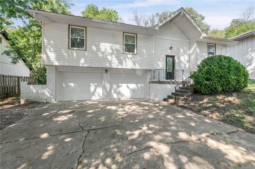 14710 NW 67th Street, Parkville, MO: listing photo 2