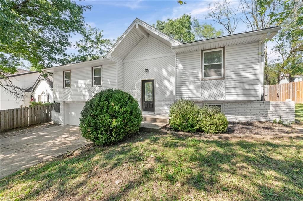 14710 NW 67th Street, Parkville, MO: listing photo 3