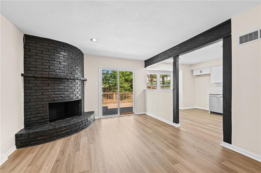 Photo 6 of 42 - 14710 NW 67th Street, Parkville, MO 64152