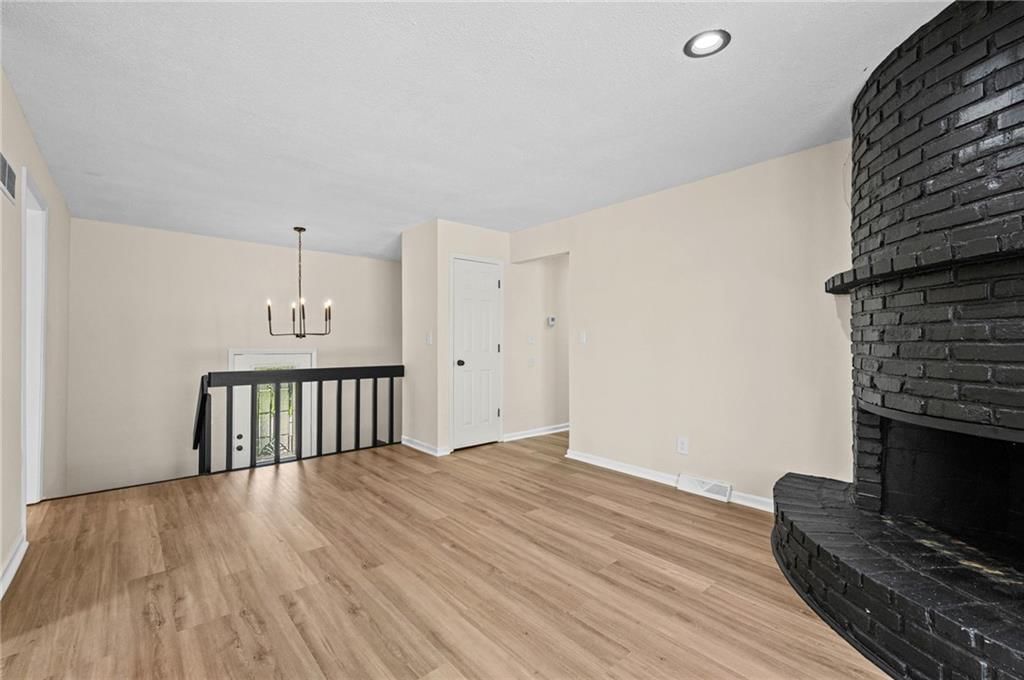 Photo 7 of 42 - 14710 NW 67th Street, Parkville, MO 64152