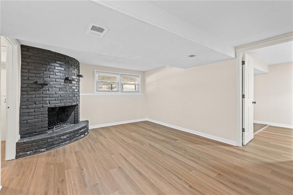 Photo 17 of 42 - 14710 NW 67th Street, Parkville, MO 64152