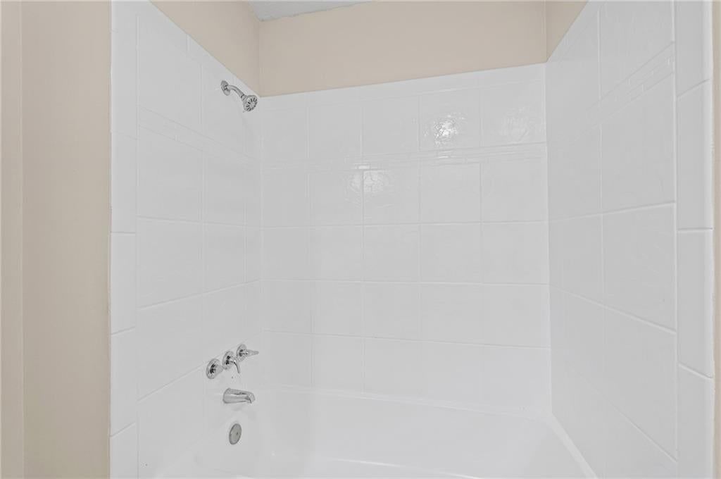 Photo 18 of 42 - 14710 NW 67th Street, Parkville, MO 64152