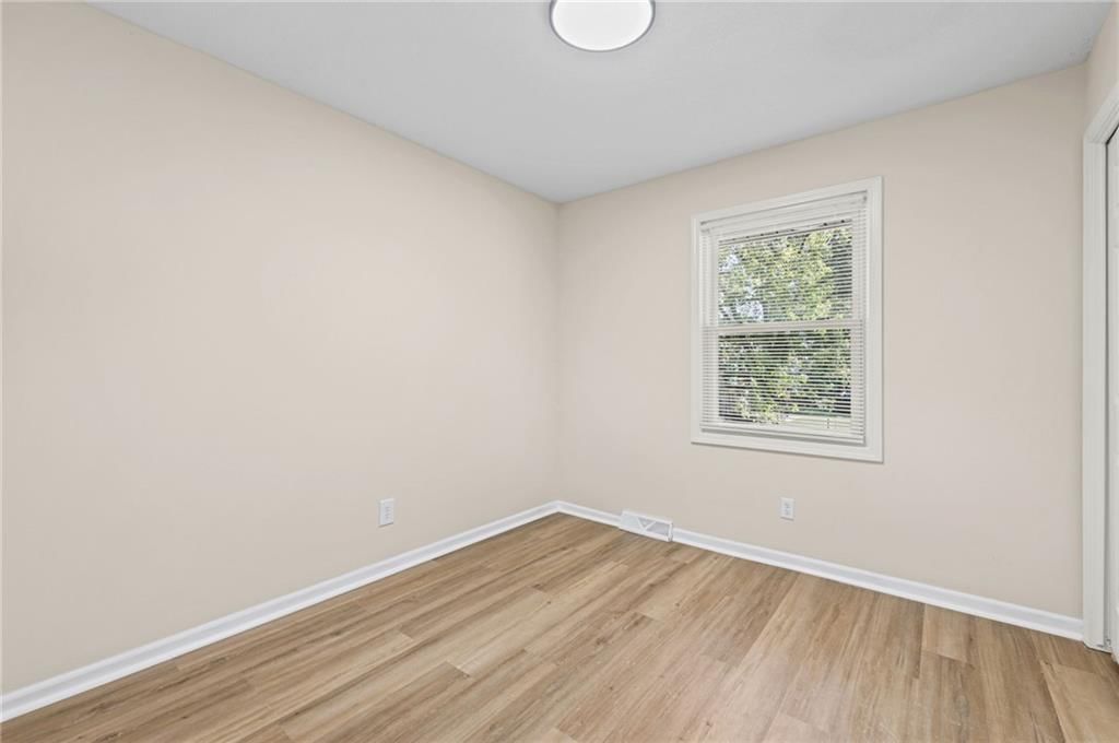 Photo 27 of 42 - 14710 NW 67th Street, Parkville, MO 64152
