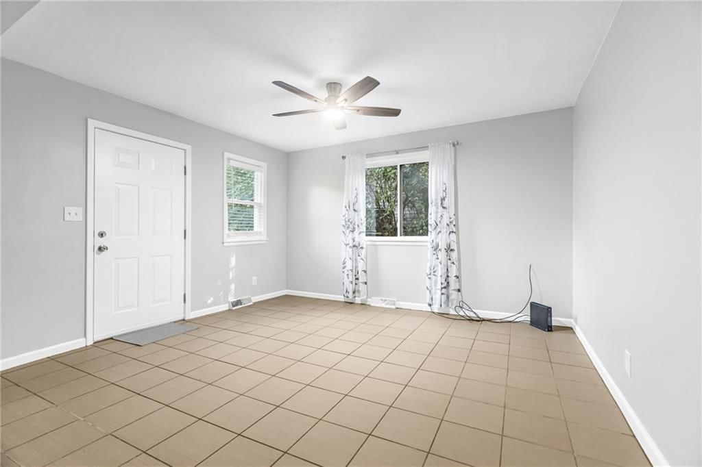Photo 6 of 16 - 1302 S Hedges Avenue, Independence, MO 64052