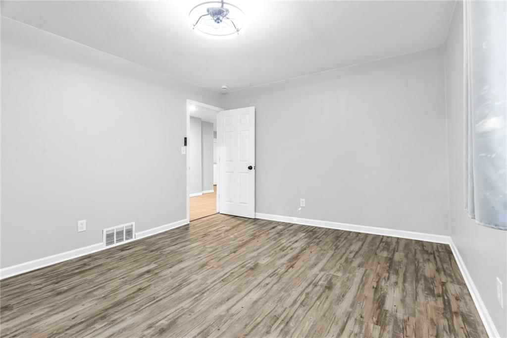 Photo 13 of 16 - 1302 S Hedges Avenue, Independence, MO 64052