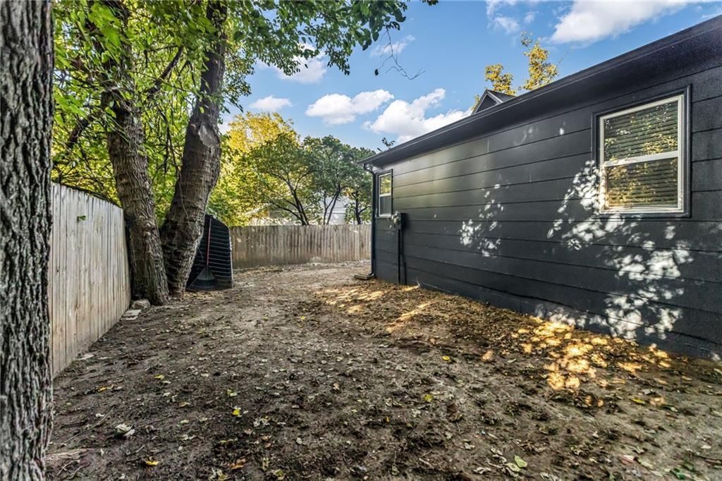 Photo 15 of 16 - 1302 S Hedges Avenue, Independence, MO 64052