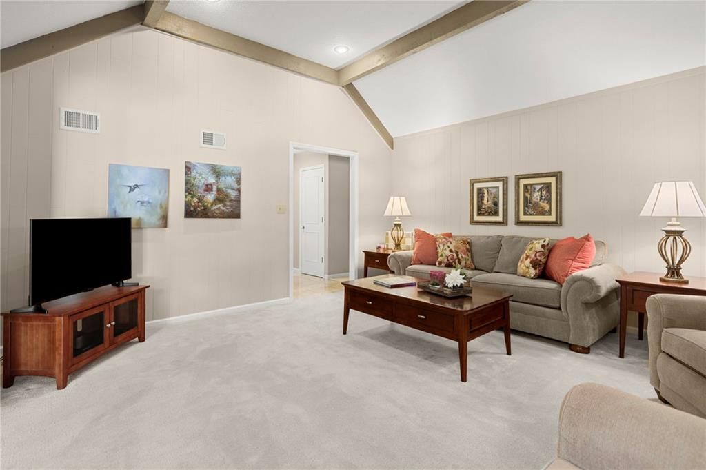 Photo 6 of 41 - 7812 W 100th Terrace, Overland Park, KS 66212