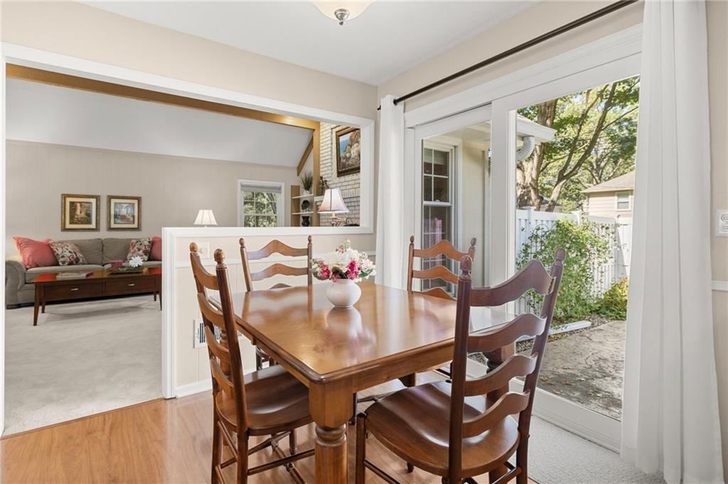 Breakfast nook at 7812 W 100th Terrace, Overland Park, KS 66212
