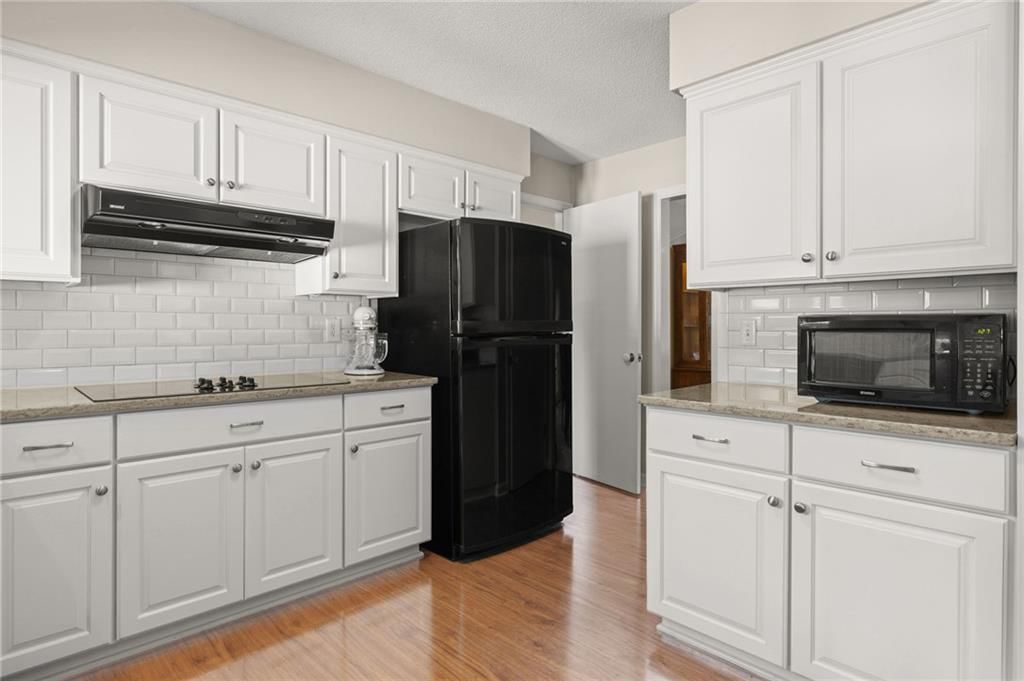 Black appliances at 7812 W 100th Terrace, Overland Park, KS 66212