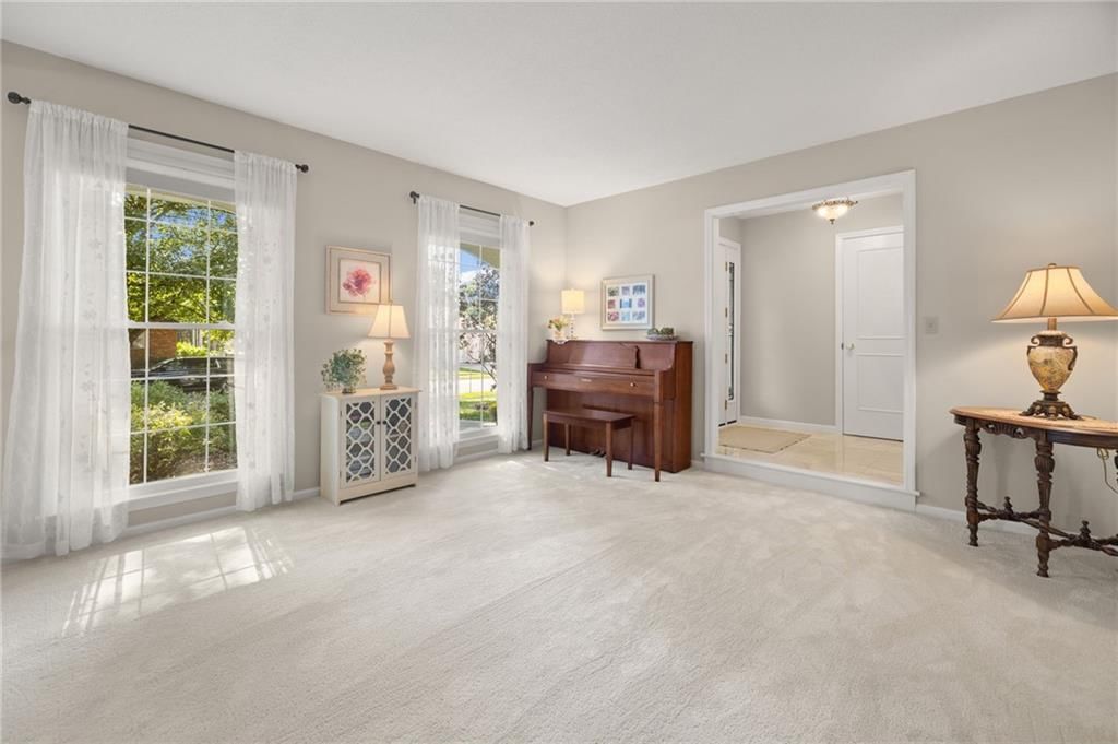 Photo 13 of 41 - 7812 W 100th Terrace, Overland Park, KS 66212