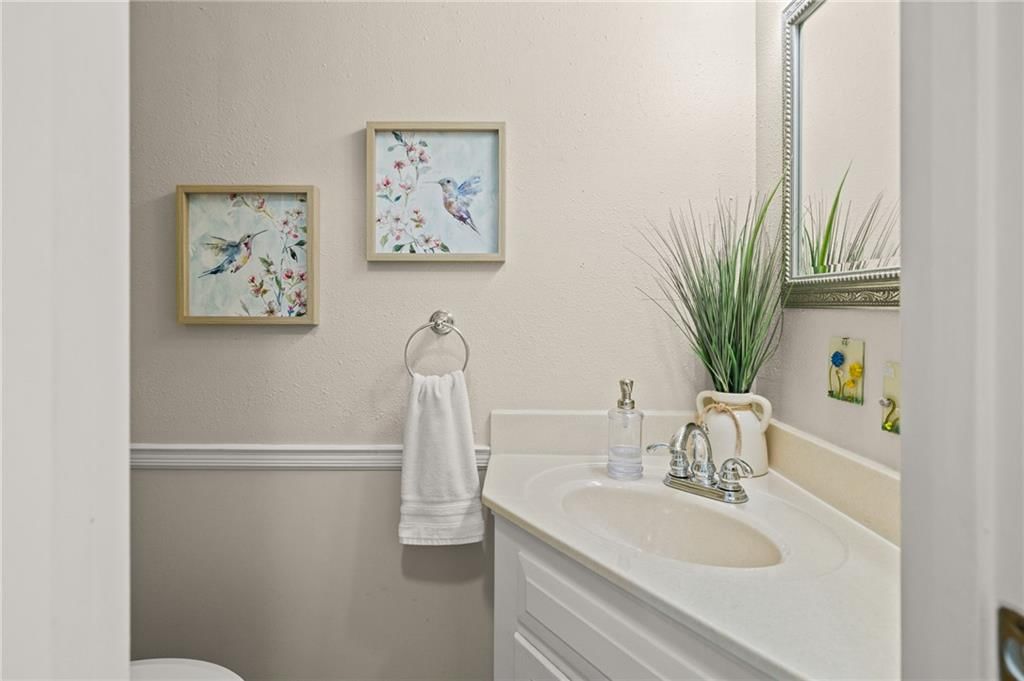 Photo 16 of 41 - 7812 W 100th Terrace, Overland Park, KS 66212