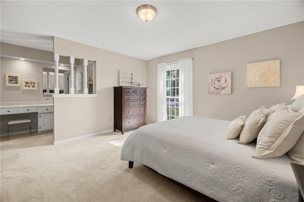 Photo 20 of 41 - 7812 W 100th Terrace, Overland Park, KS 66212