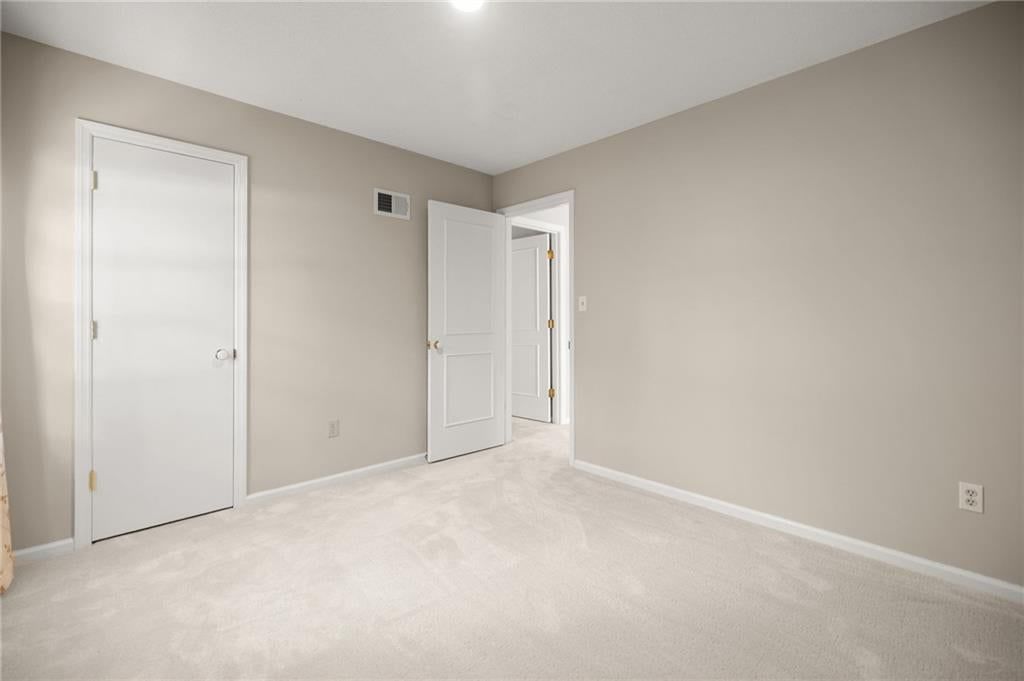 Photo 27 of 41 - 7812 W 100th Terrace, Overland Park, KS 66212