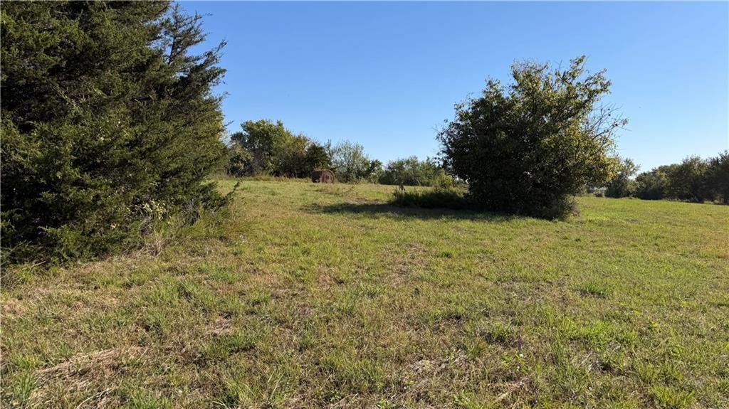 Photo 4 of 18 - 00000 Lonestar Road, Fontana, KS 66026