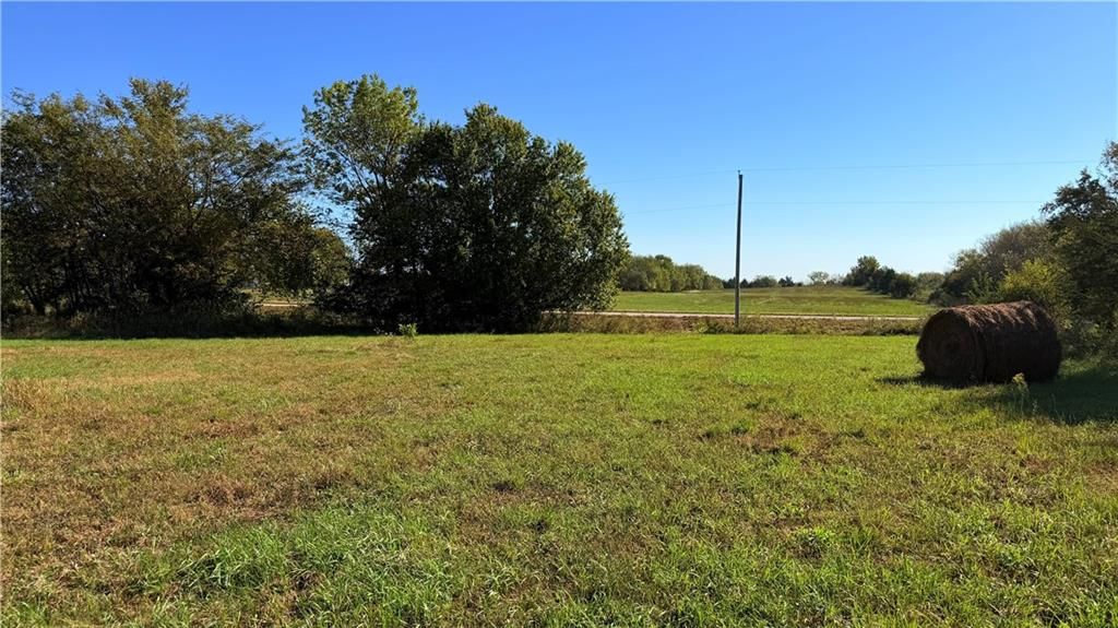 Photo 8 of 18 - 00000 Lonestar Road, Fontana, KS 66026