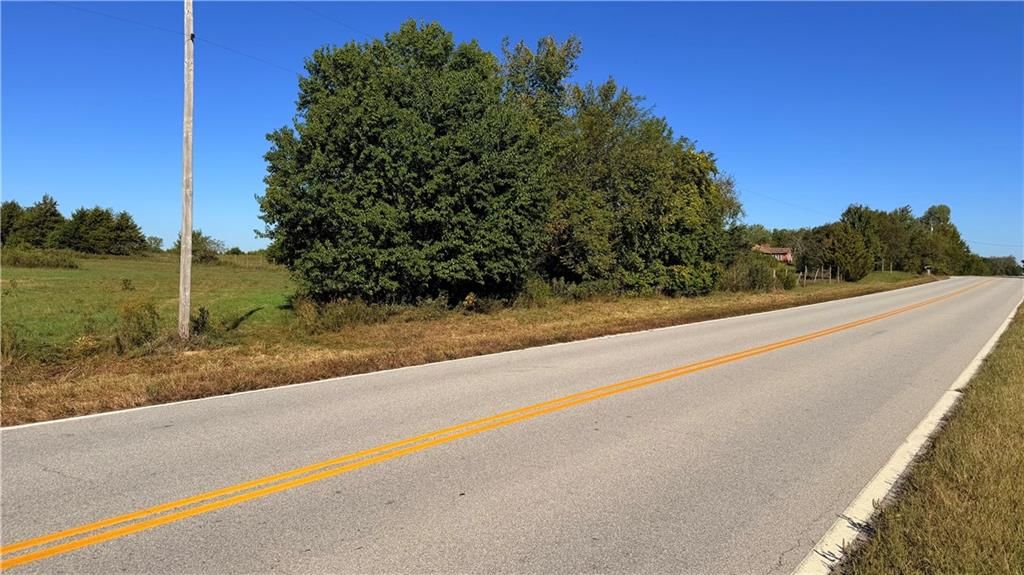 Photo 9 of 18 - 00000 Lonestar Road, Fontana, KS 66026