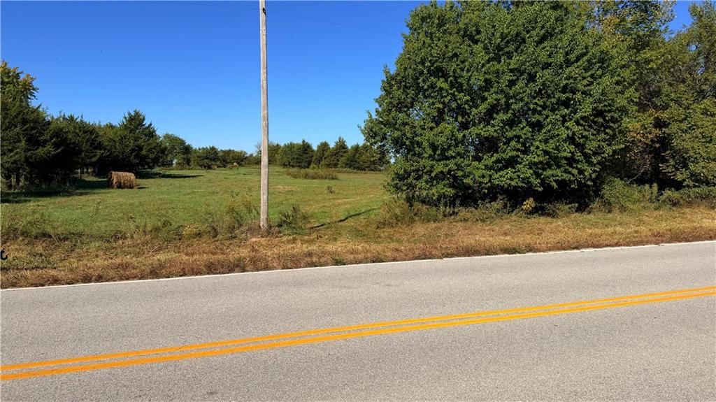 Photo 10 of 18 - 00000 Lonestar Road, Fontana, KS 66026