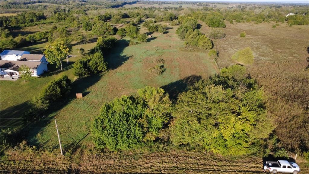 Photo 13 of 18 - 00000 Lonestar Road, Fontana, KS 66026