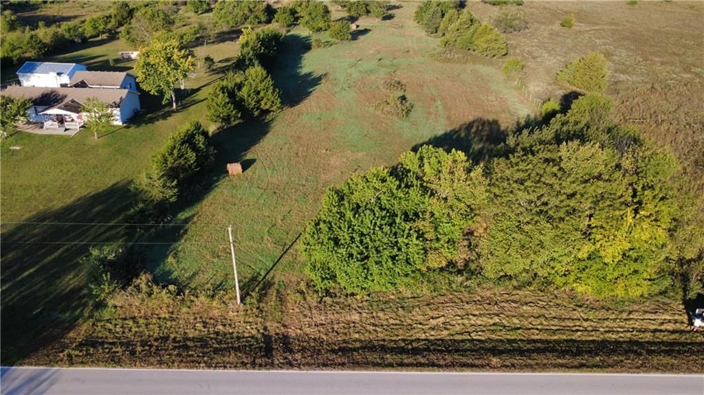 Photo 14 of 18 - 00000 Lonestar Road, Fontana, KS 66026